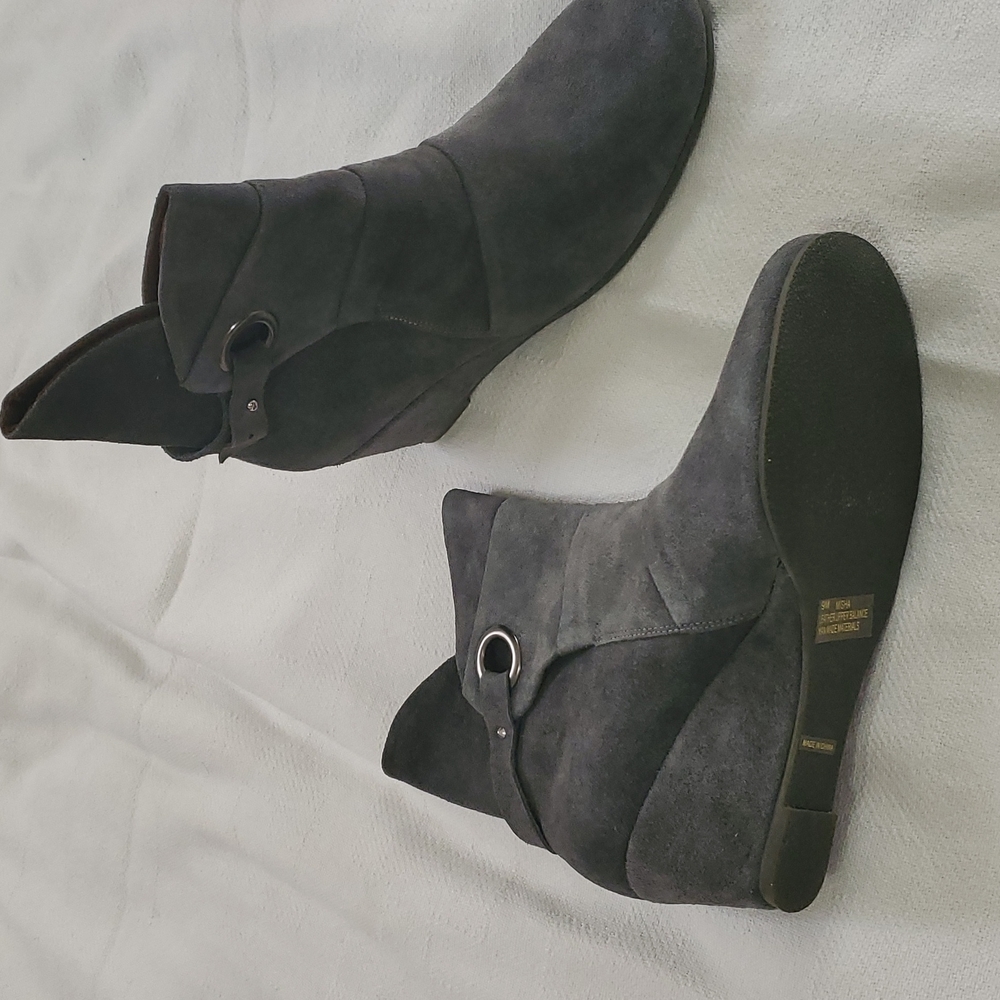 Pink Studio Grey boots
